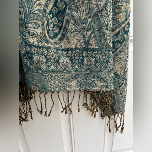 Reversible Scarf - Picture 4 of 5